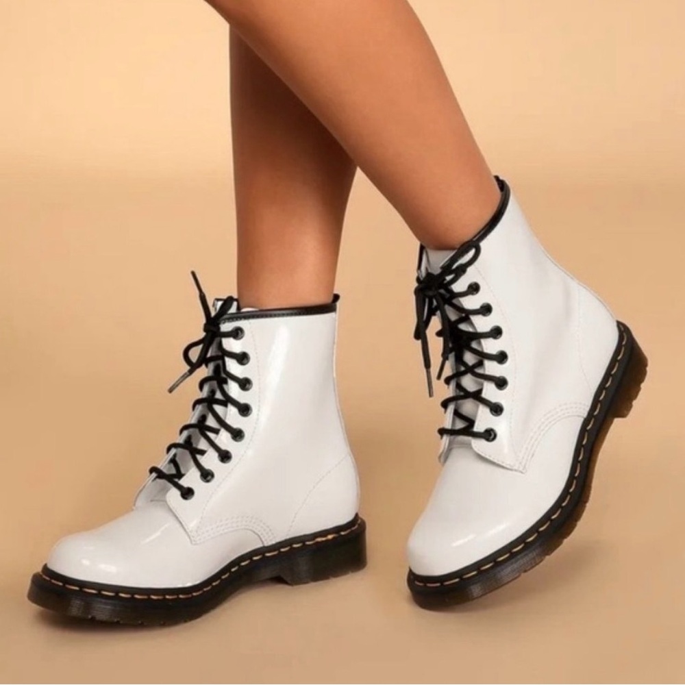 Dr. Martens Woman's Zavala Boots In White Patent Lamper Size 6